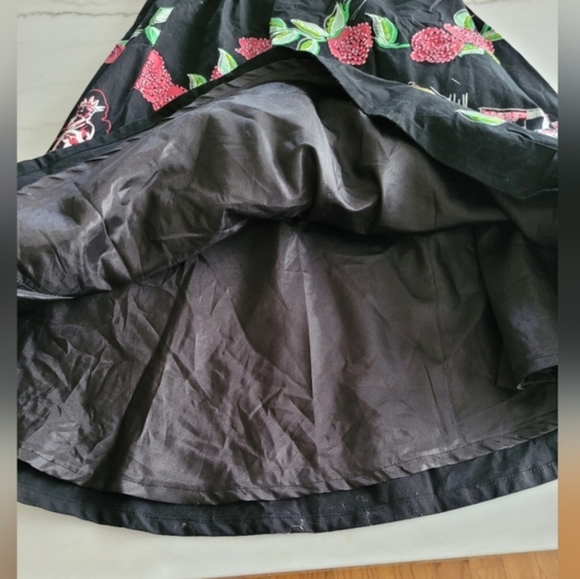 Basil & Maude Beaded New York City Red Rose Black Full Skirt Size 6 - Picture 5 of 8
